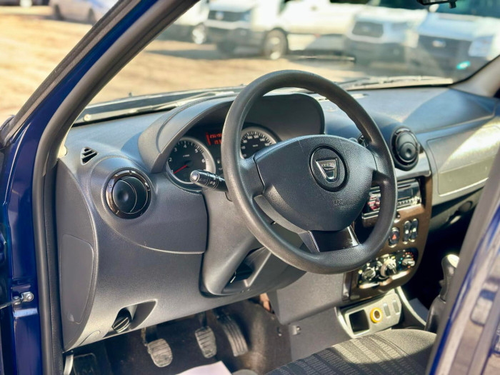 Dacia Duster 2012 photo 15