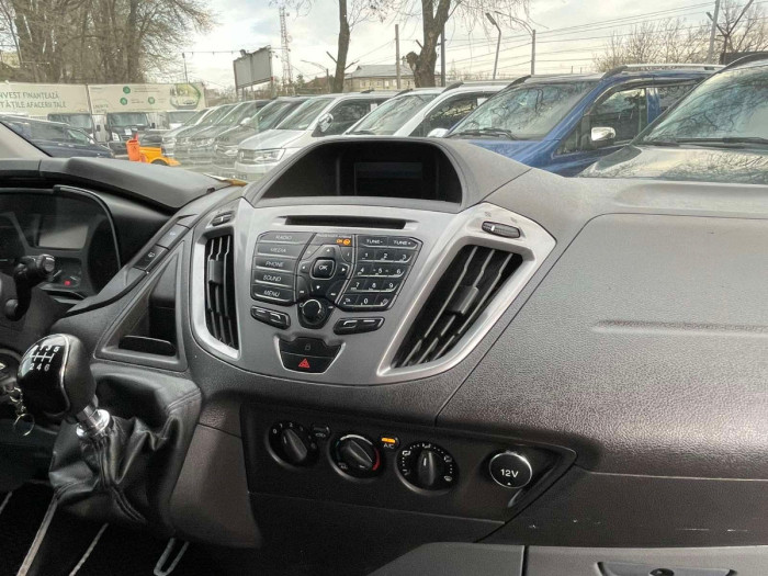 Ford Custom Autoturism cu 9 locuri photo 11
