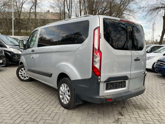 Ford Custom Autoturism cu 9 locuri photo 2