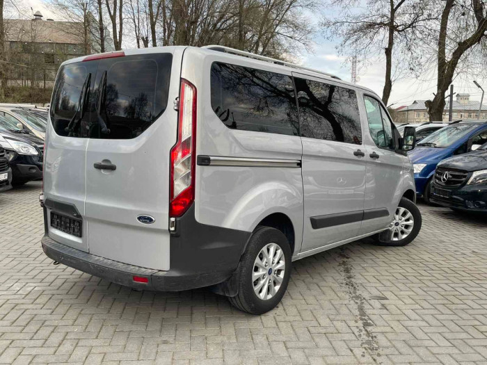 Ford Custom Autoturism cu 9 locuri photo 4