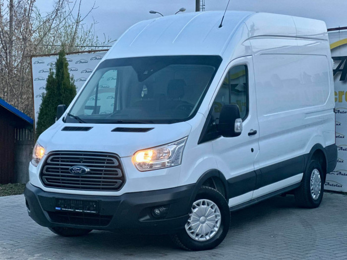 Ford Transit photo 1