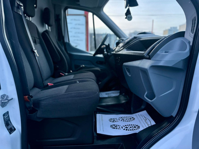 Ford Transit photo 8