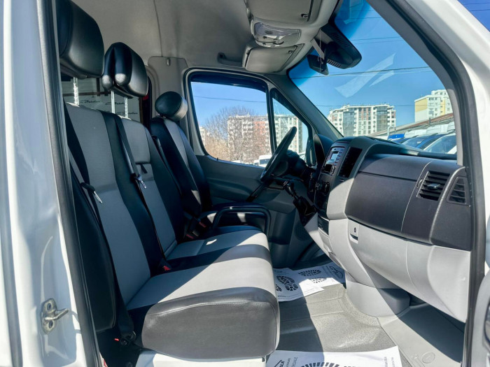 Volkswagen CRAFTER cu TVA  PASAGER photo 6