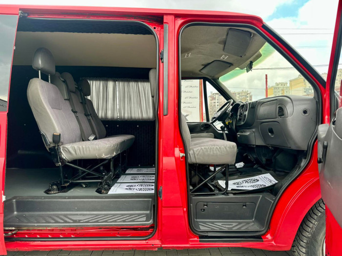 Ford Transit photo 10
