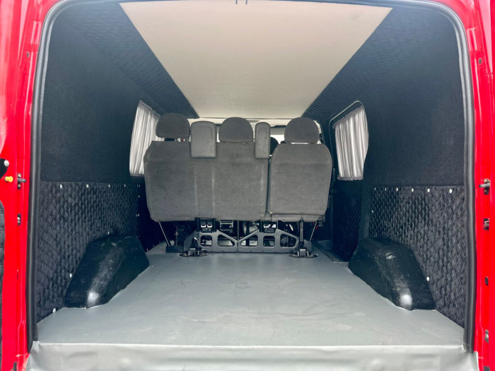 Ford Transit photo 12