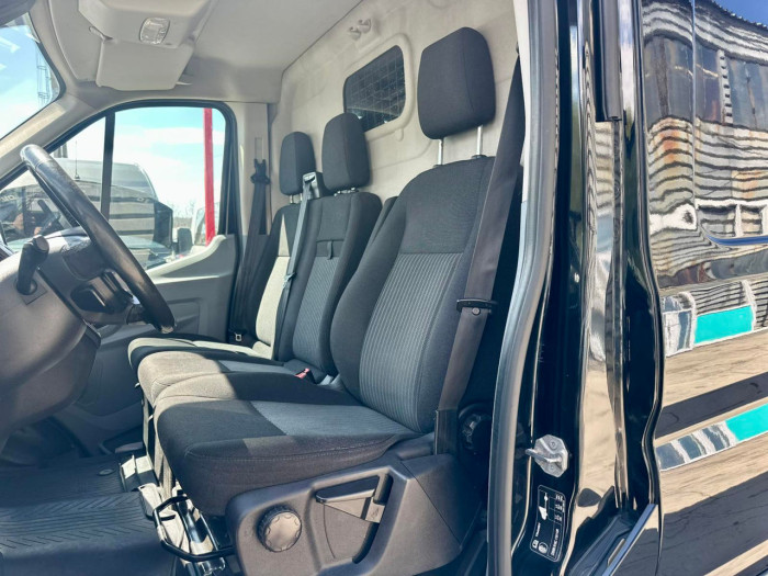 Ford Transit photo 6