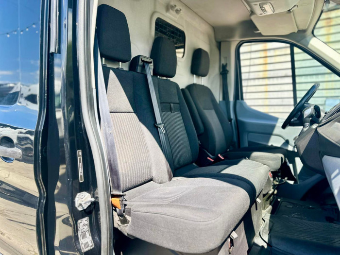 Ford Transit photo 7