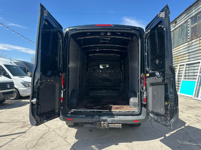 Ford Transit photo 9