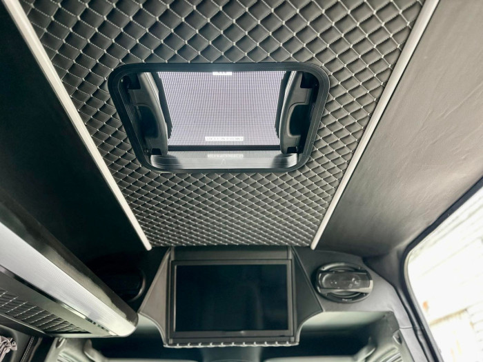 Mercedes Sprinter ExtraLong photo 10