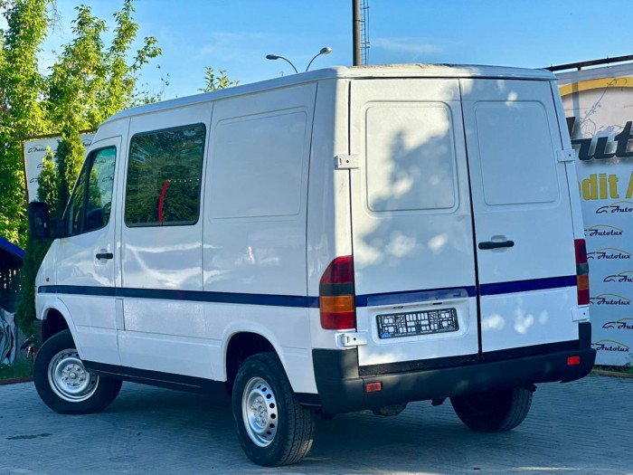Mercedes SPRINTER photo 2