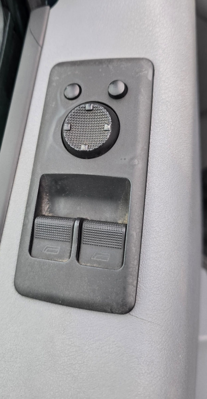 Volkswagen Caravella an. 2003 photo 10