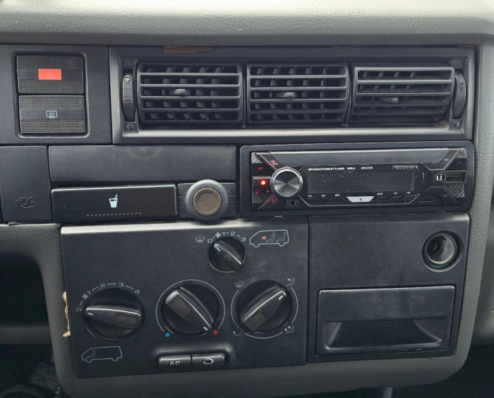 Volkswagen Caravella an. 2003 photo 12