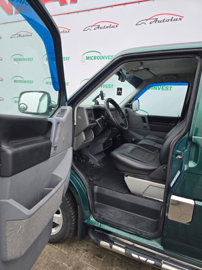 Volkswagen Caravella an. 2003 photo 5