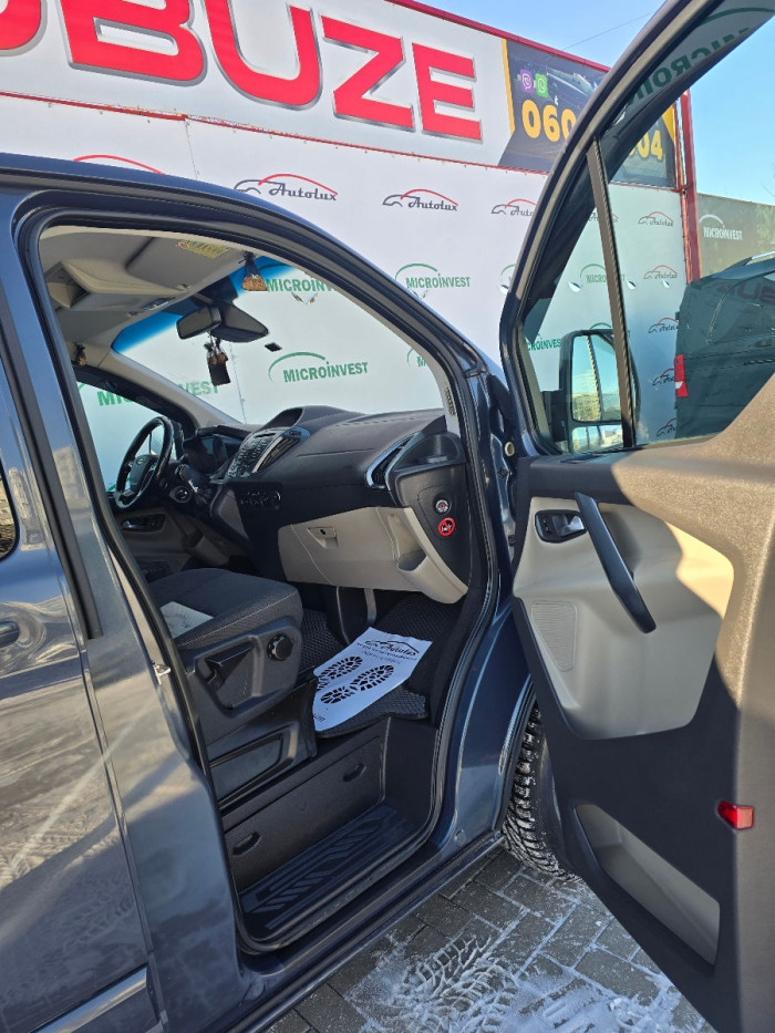 Ford Transit Custum photo 11