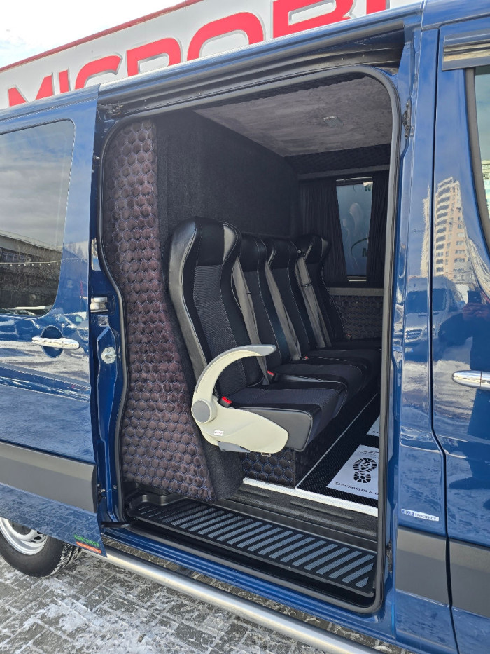Mercedes Sprinter photo 7