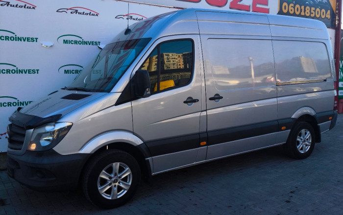 Mercedes Sprinter photo