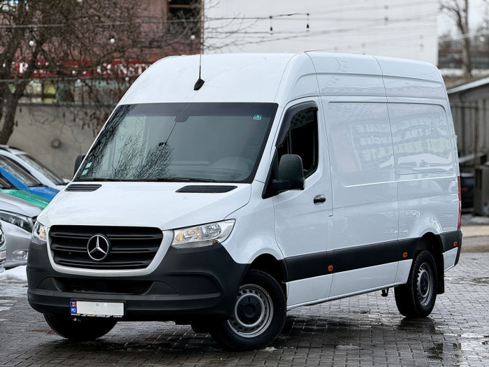 Mercedes Sprinter photo 1