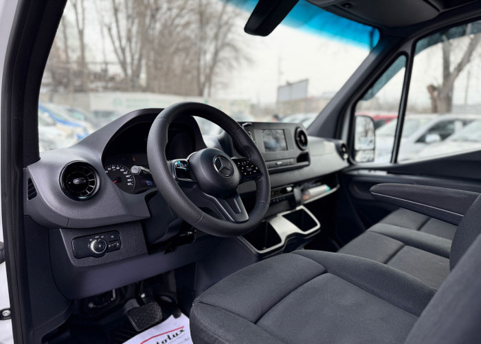 Mercedes Sprinter photo 4