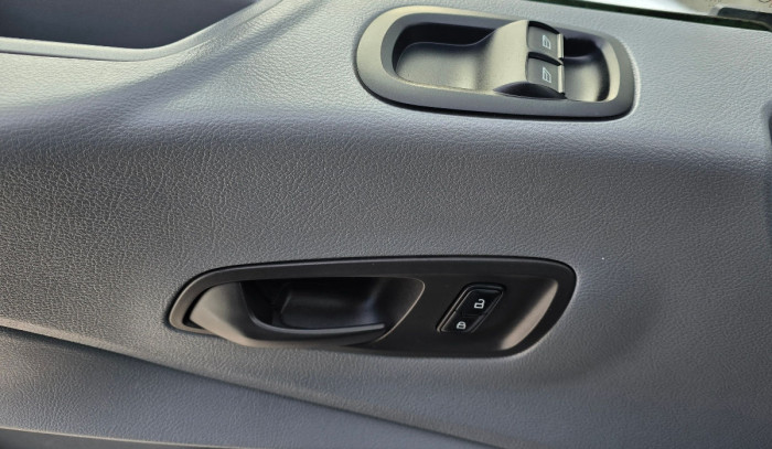 Ford Transit photo 10