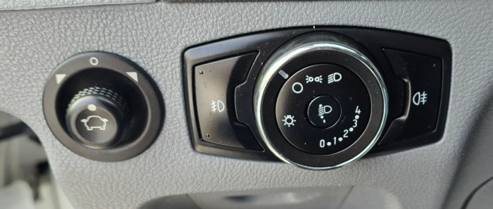 Ford Transit photo 11