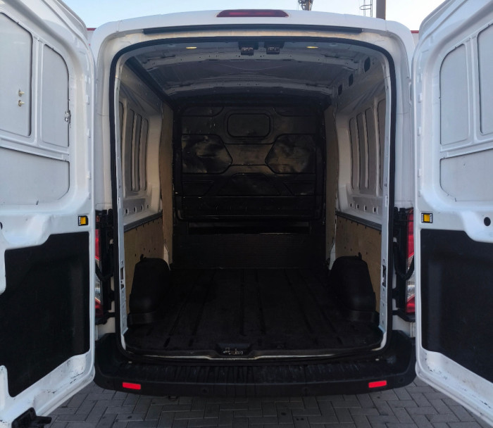 Ford Transit photo 5