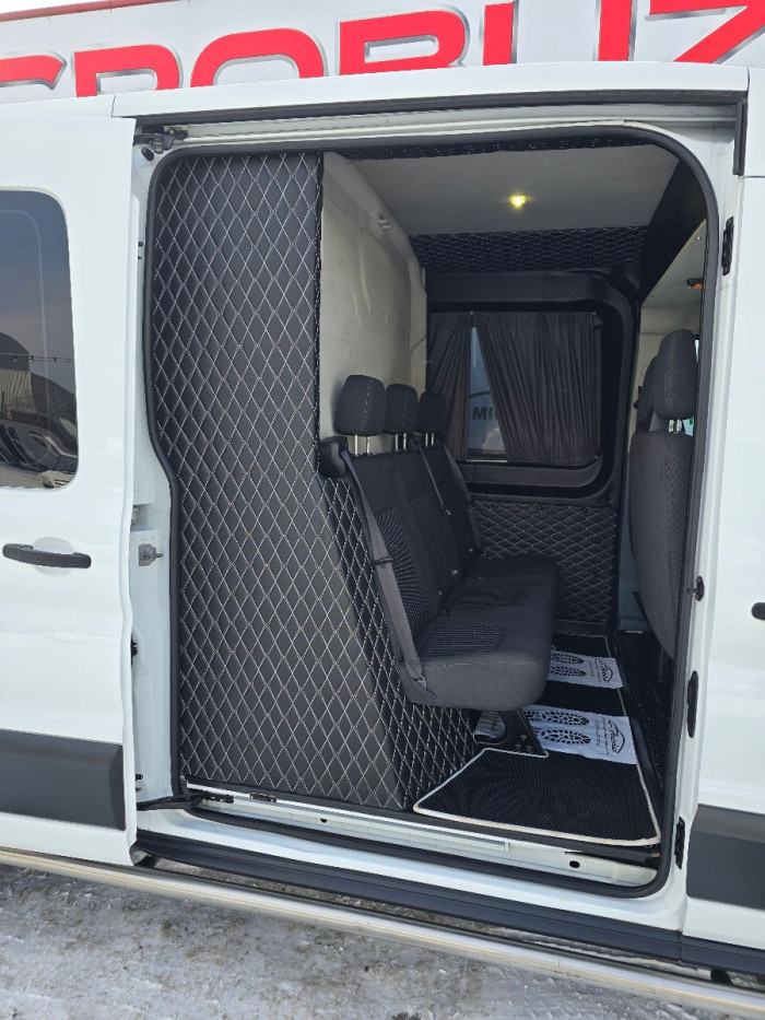 Ford Transit photo 9