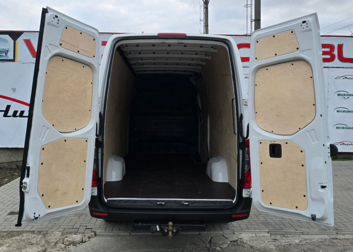 Mercedes Sprinter photo 11