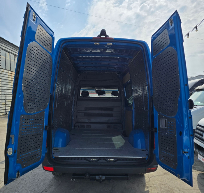 Mercedes Sprinter photo 10