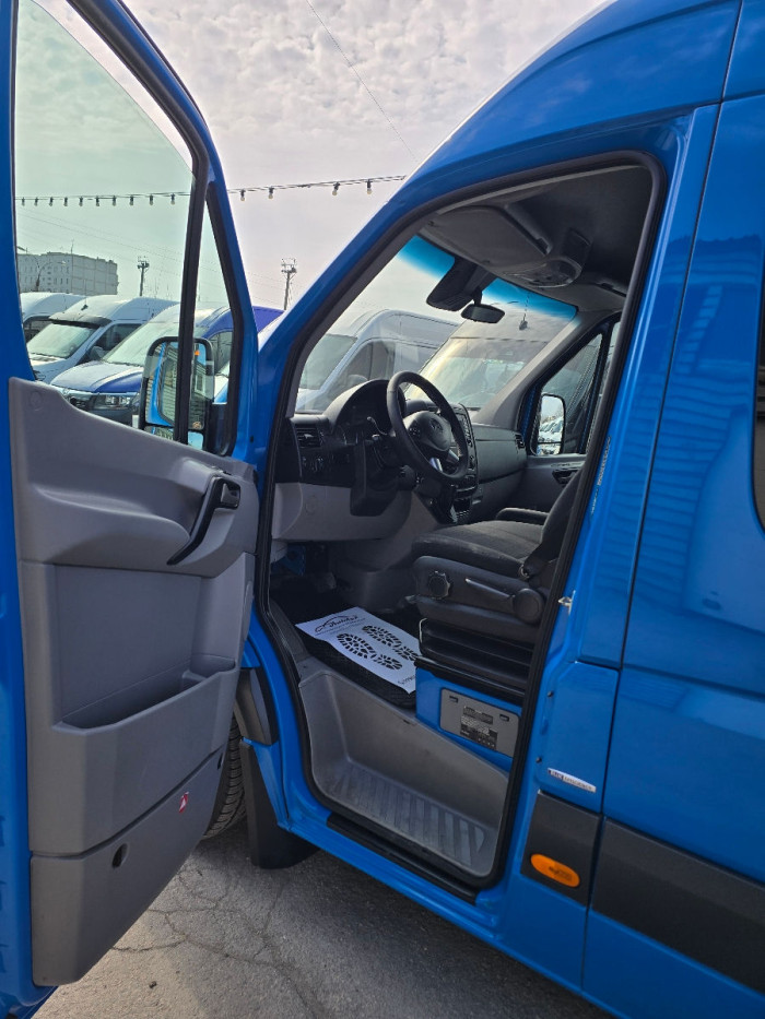 Mercedes Sprinter photo 5