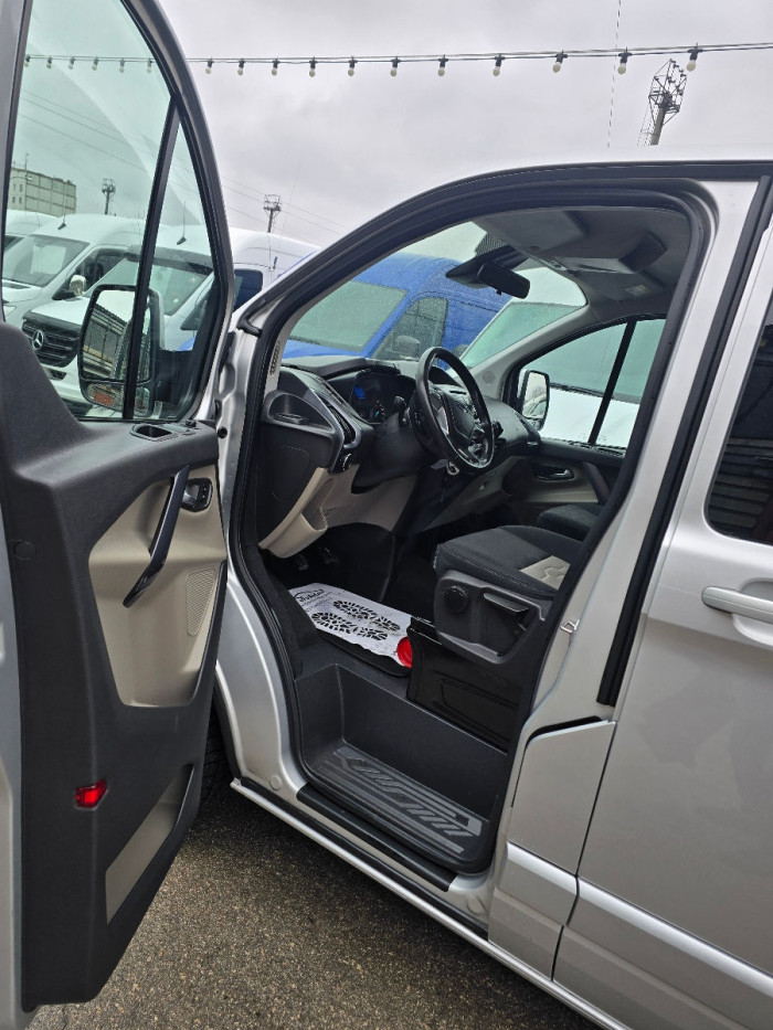 Ford Transit Custum photo 6