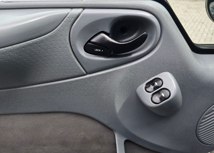 Ford Transit photo 7