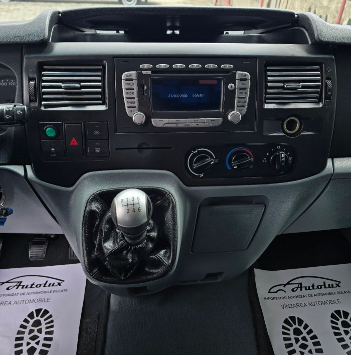 Ford Transit photo 8