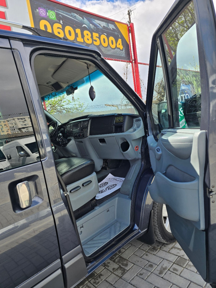 Ford Transit photo 9