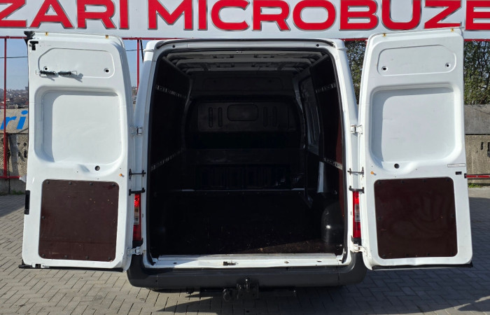 Ford Transit photo 12