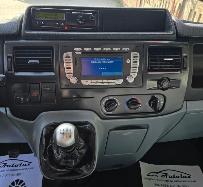 Ford Transit photo 7