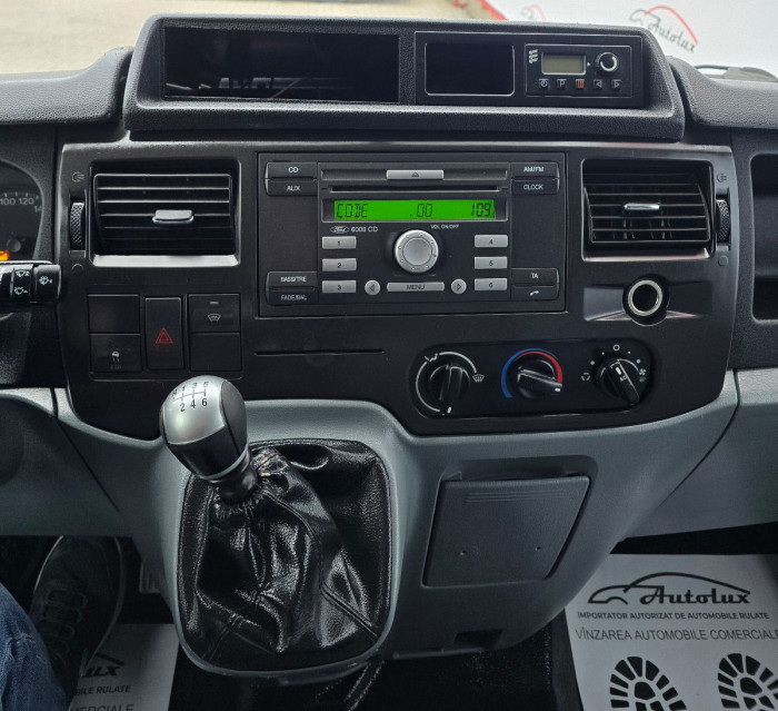 Ford Transit photo 6