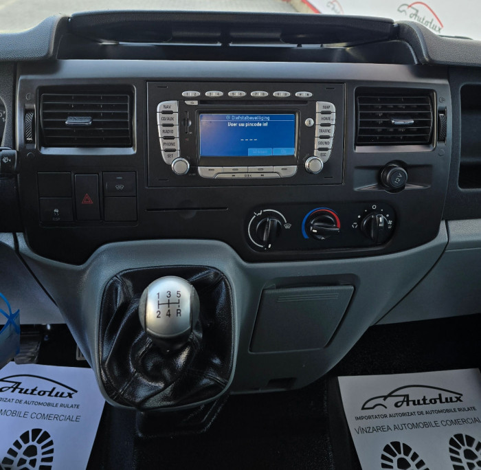 Ford Transit photo 6