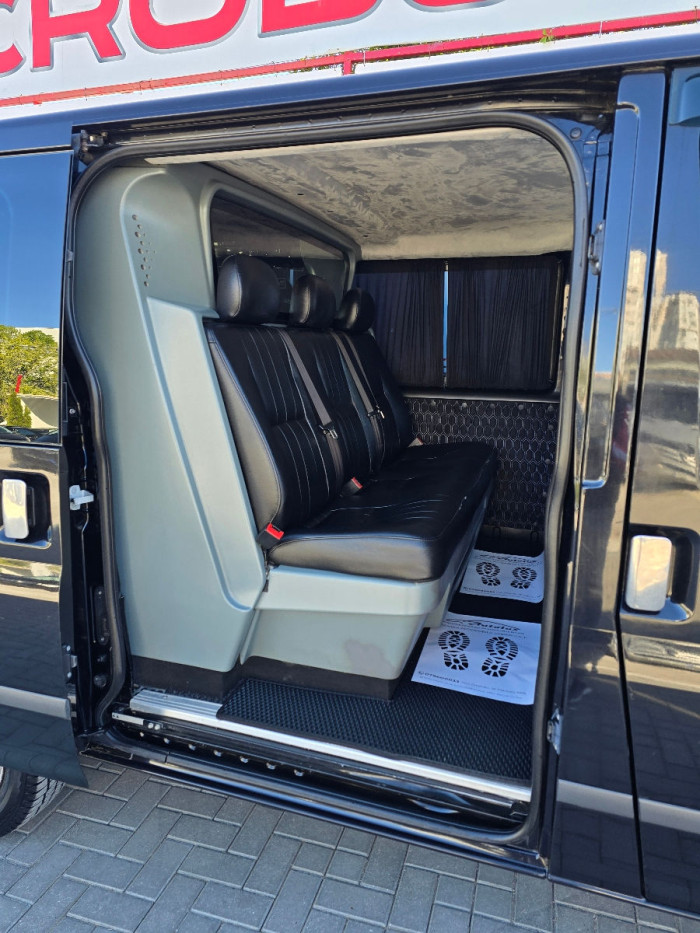 Ford Transit photo 10