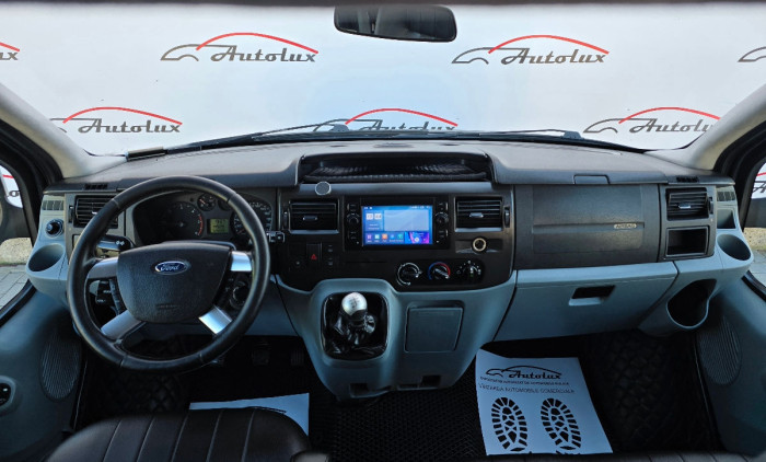 Ford Transit photo 13