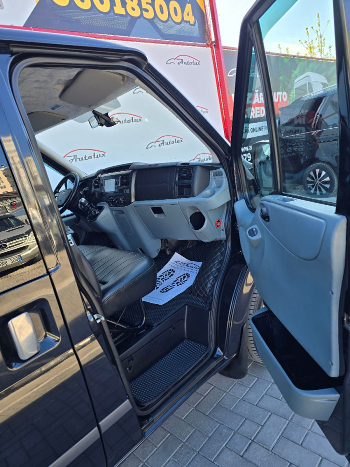 Ford Transit photo 9