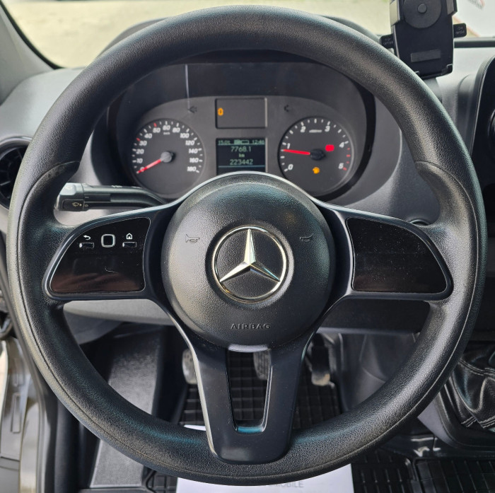 Mercedes Sprinter photo 8