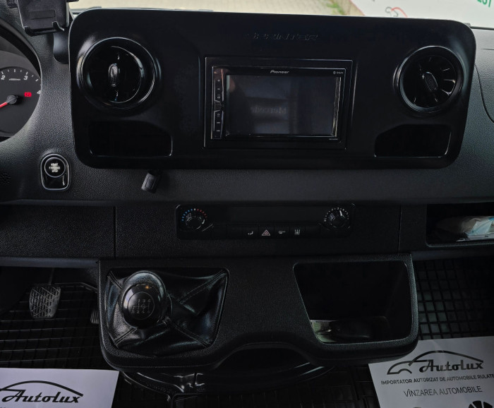 Mercedes Sprinter photo 9