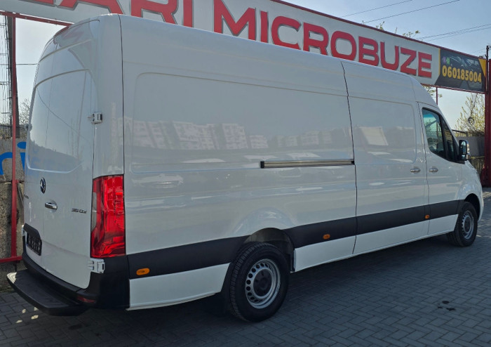 Mercedes Sprinter photo 4