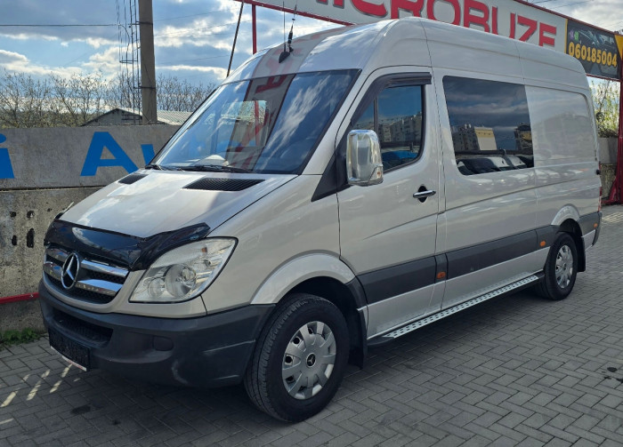 Mercedes Sprinter photo 2