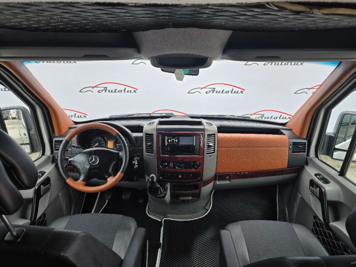 Mercedes Sprinter photo 15