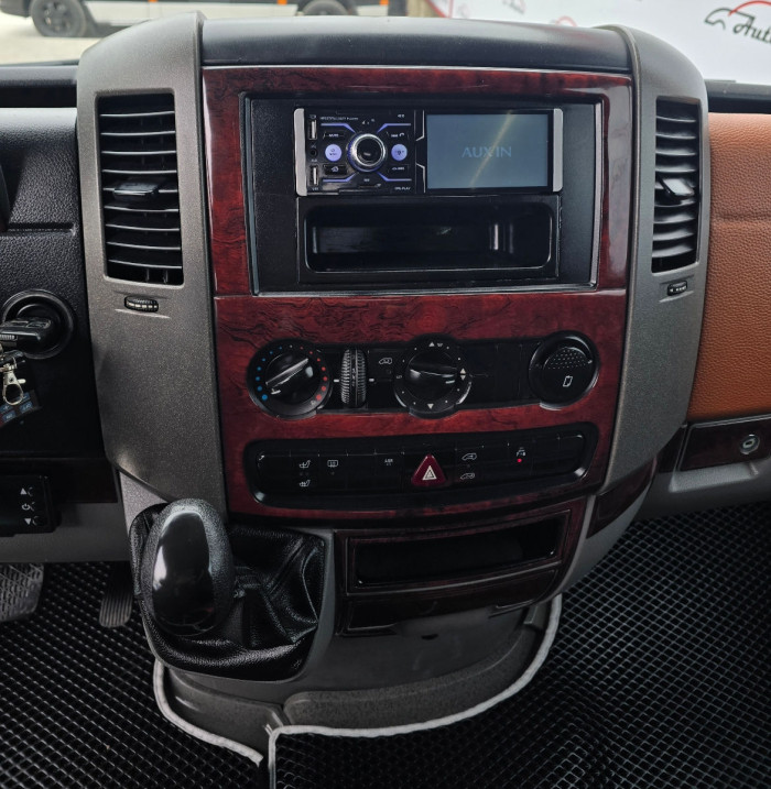 Mercedes Sprinter photo 7