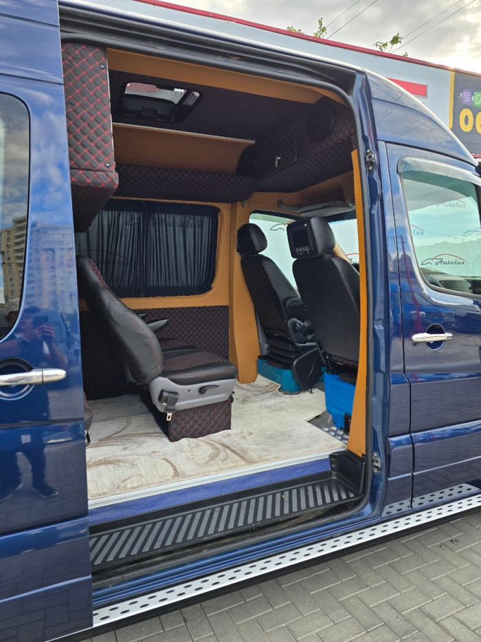 Mercedes Sprinter photo 14