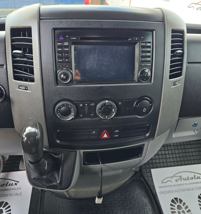 Mercedes Sprinter photo 8