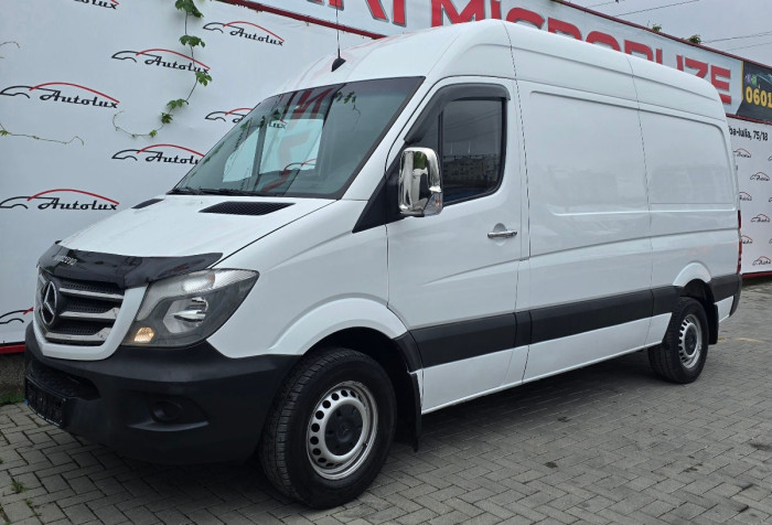 Mercedes Sprinter photo 1