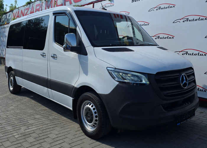 Mercedes Sprinter photo 1